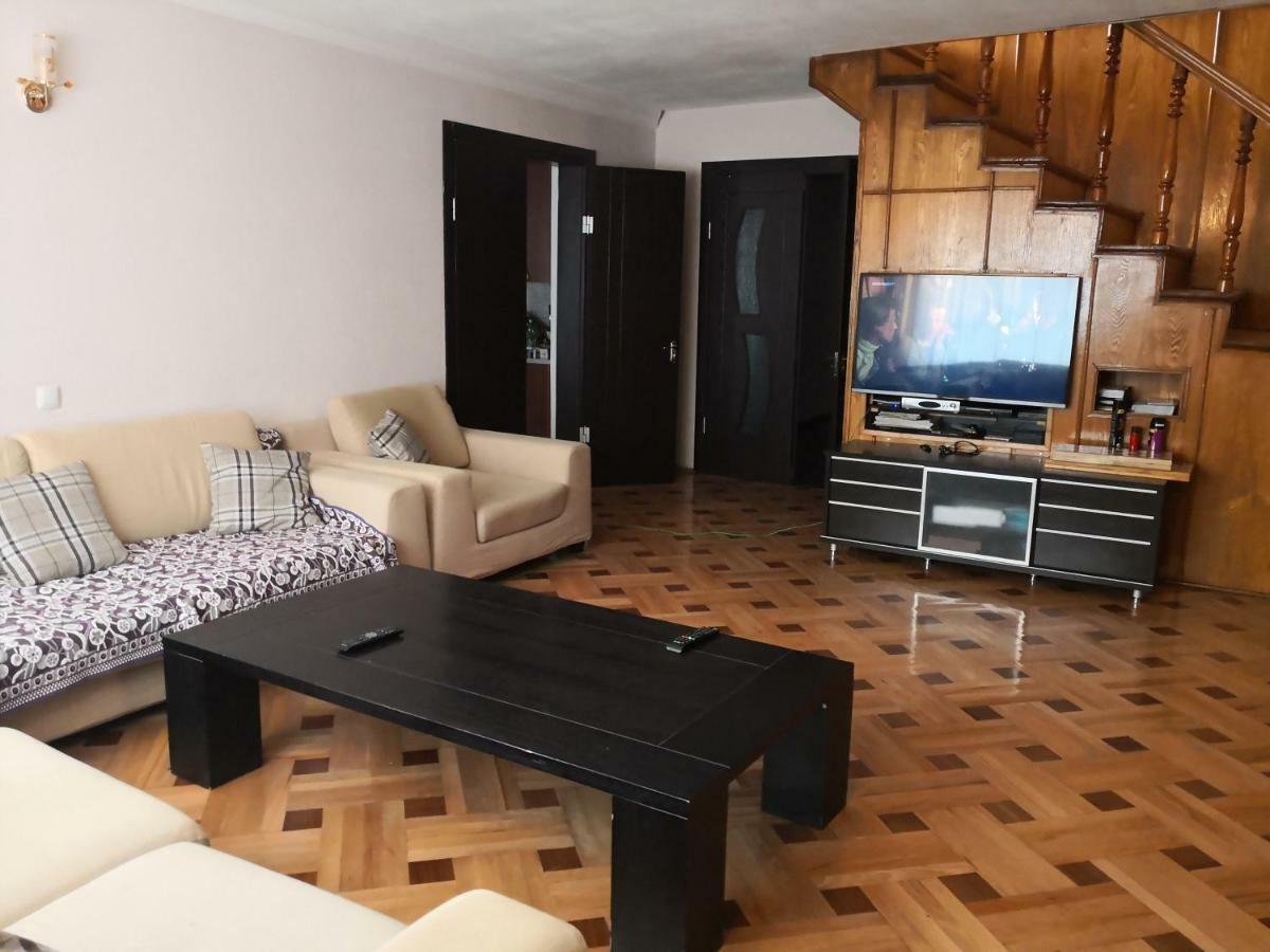 We Welcome Guesthouse Телави Экстерьер фото