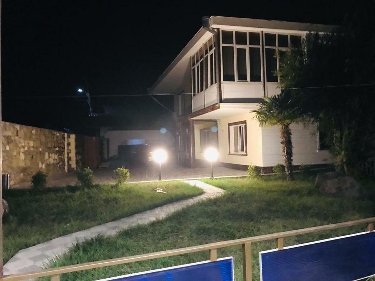 We Welcome Guesthouse Телави Экстерьер фото
